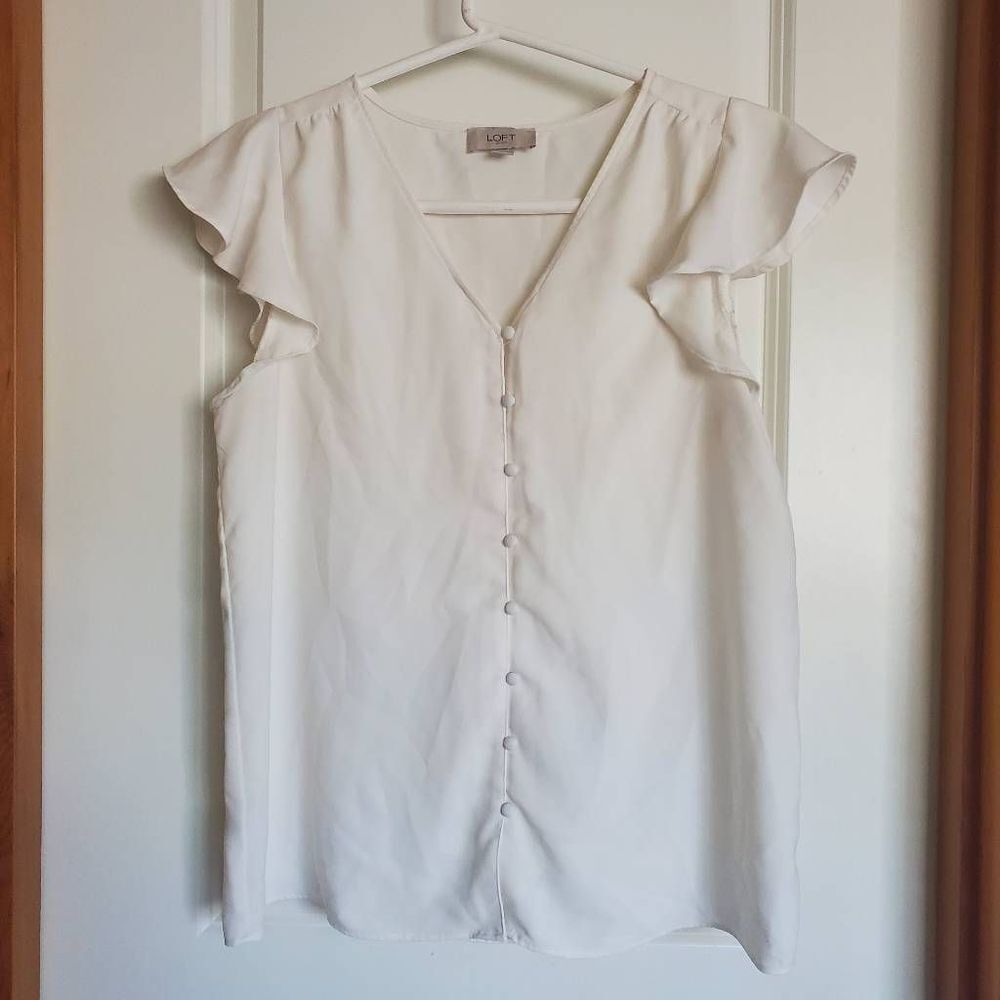 💚 3/$20! LOFT Flutter Sleeve Button Front Blouse